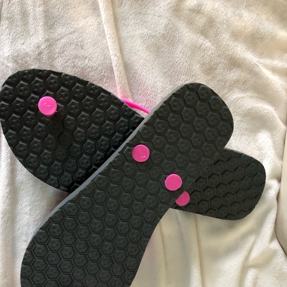 Flip Flops never worn size medium 7/8 - Picture 2 of 2